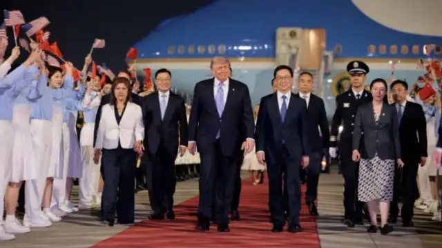 Trump, Çin Devlet Başkanı Xi ile görüşmek üzere Pekin'e gitti