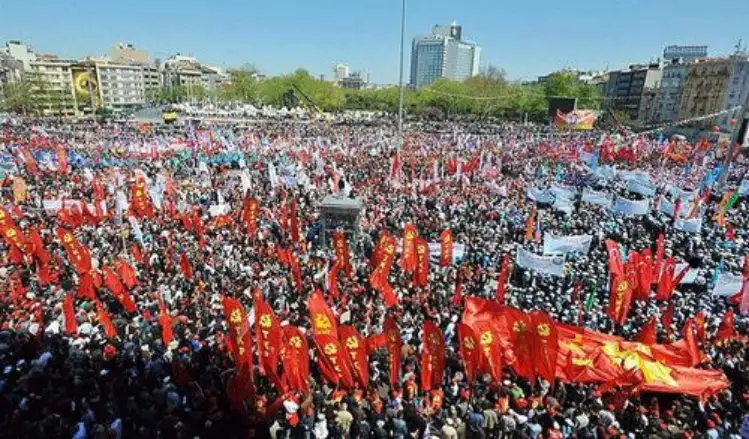 2009 yılında 1 Mayıs 'Emek ve Dayanışma Günü' olarak resmi tatil ilan edildi. Taksim, 2010 yılında, yani 32 yıl sonra ilk kez 1 Mayıs mitingine açıldı. Taksim Meydanı’na üç koldan akan yüz binler üç yıllık Taksim direnişinin zaferle sonuçlanmasını büyük bir coşkuyla kutladı. 200 binin üzerinde katılımcı ile 2010 1 Mayıs'ı görkemli bir gün olarak tarihe geçti.
Taksim Meydanı'nın 1 Mayıs'a açılmasıyla birlikte miting AKP karşıtı muhalefetin tüm renklerinin ortak bir kürsüsü haline geldi. 2010 ve 2011'de kitleselliği artan Taksim 1 Mayıs'ı 2012 yılında tarihin en kitlesel 1 Mayıs'ına ev sahipliği yaptı. Hatta Taksim 1 Mayıs'ı, tüm dünyada Küba 1 Mayıs'ı ardından en kitlesel kutlama olarak kayıtlara geçti. Tedirgin olan AKP hükümeti ertesi yıl Taksim'in yeniden yasakladı.