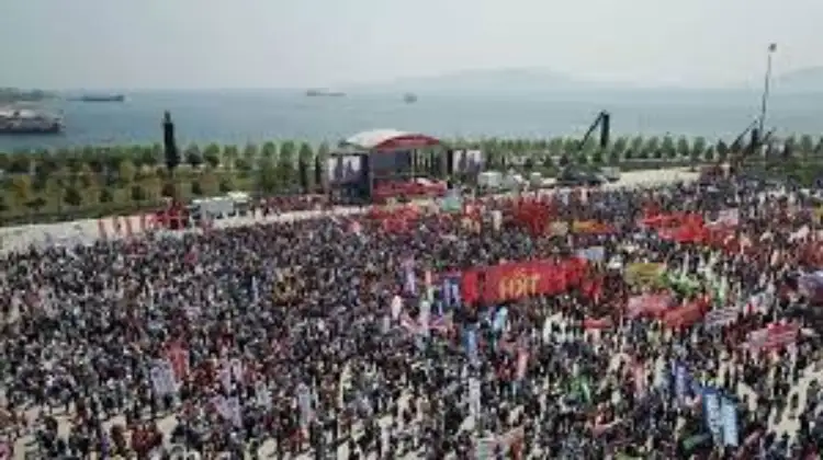 Taksim yasağının devam ettiği 2018’de işçiler başta İstanbul Maltepe olmak üzere farklı meydanlarda buluştu. 1 Mayıs İşçi Bayramı İstanbul dışında Ankara ve İzmir başta olmak üzere Türkiye genelinde düzenlenen mitinglerle kutlandı. Farklı semtlerdeki eylemlerde, özellikle de Taksim’e gitmeye çalışırken en az 84 kişi gözaltına alındı. Bir grup Türk-İş yöneticisi Gümüşsuyu'ndan Taksim Meydanı'na yürüdü.
2019'da Taksim Meydanı’nda 1 Mayıs kutlamak isteyen 145 kişi gözaltına alındı, İstanbul Bakırköy ve Türkiye’nin farklı illerindeki mitinglere ise yüzbinlerce kişi katıldı.