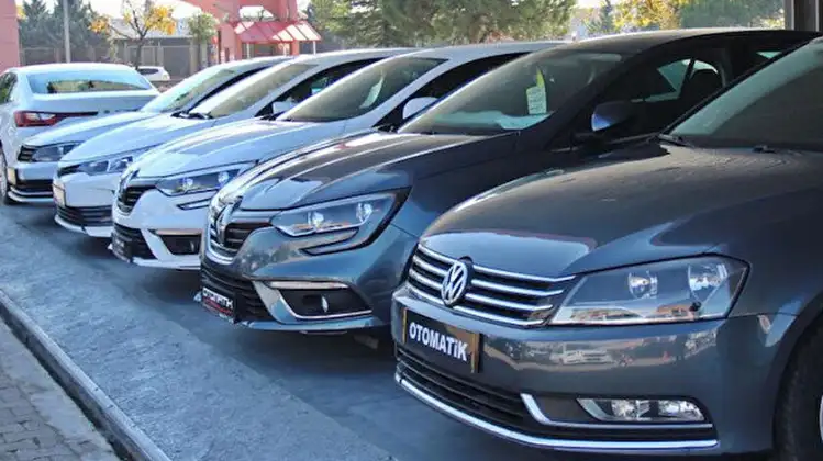 KAPORTA VE BOYASINA BAKILMALI
Ekspertizde yapılabilen incelemelerde aracın değişen bir parçası olup olmadığı anlaşılabiliyor. Parça değişimi ve boya yapılmış olması aracın değerini düşürür.
