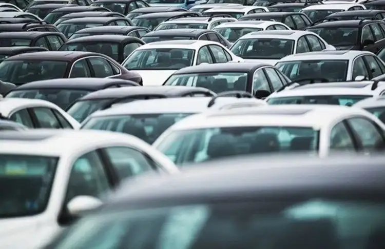 EN ÇOK SUV TERCİH EDİLDİ
Gövde tiplerine göre değerlendirildiğinde ise en çok tercih edilen gövde tipi SUV otomobiller (yüzde 50,6 pay, 425.661 adet) oldu.

SUV otomobilleri, yüzde 26,8 pay ve 225.295 adet satış ile Sedan, yüzde 20,5 pay ve 172.643 adet satış ile H/B otomobiller takip etti.