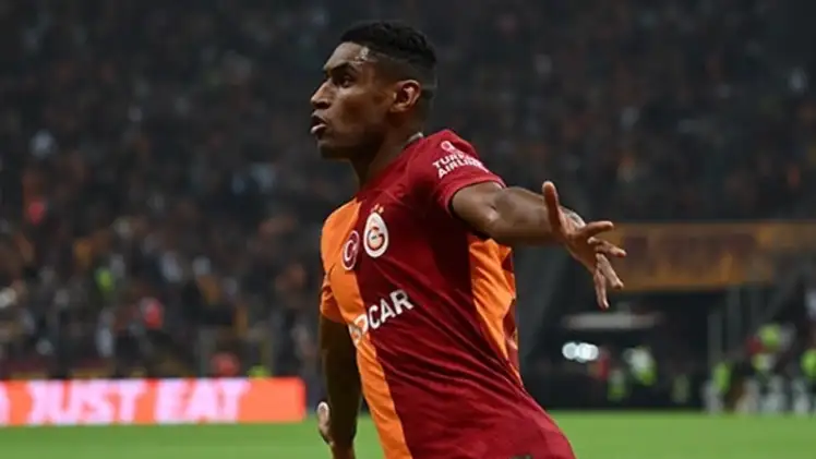 TETE
Mateus Cardoso Lemos Martins (d. 15 Şubat 2000), Tetê olarak bilinen Ofansif orta saha veya kanat oyuncusu olarak oynayan Brezilyalı profesyonel bir futbolcudur. Süper Lig takımlarından Galatasaray'da forma giymektedir. 