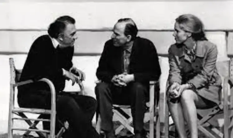 INGMAR BERGMAN VE FEDERICO FELLINI

İsveçli Bergman ve İtalyan Fellini, Avrupa sinemasının önde gelen temsilcilerindendi. Ancak, ikisi de sinemanın rolü, anlamı ve içeriği konusundaki farklı görüşleri nedeniyle zaman zaman karşı karşıya geldi.