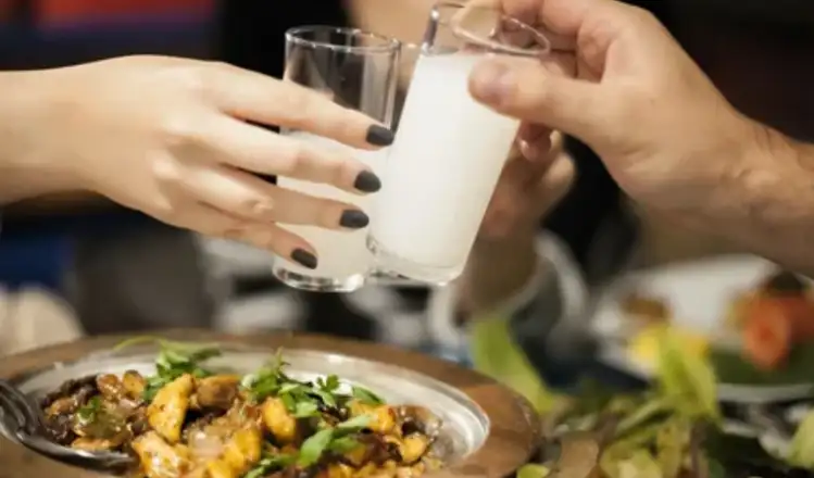 Zam Yağmur Oldu Yağdı! Rakı Grupları, Ithal Içkilere Ve Sigaraya Dev Zam