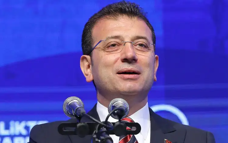 Sonuçları açıklayan Hakan Bayrakçı, şu ifadeleri kullandı:

"Son seçim anketi DEM ve CHP'nin bu seçimdeki stratejisi çok iyi planlanmış. Bundan önceki seçimlerde açıklama yapıyorlardı. Son 2, 3 anketi ortalayarak sonuçları söyleyeceğim. 0.6, 0.5'leri yazmayacağım. Bu anketlerde 1,8 kadar bir hata payı oluyor onu belirterek söylüyorum. İmamoğlu son durumda 41.9 gibi.