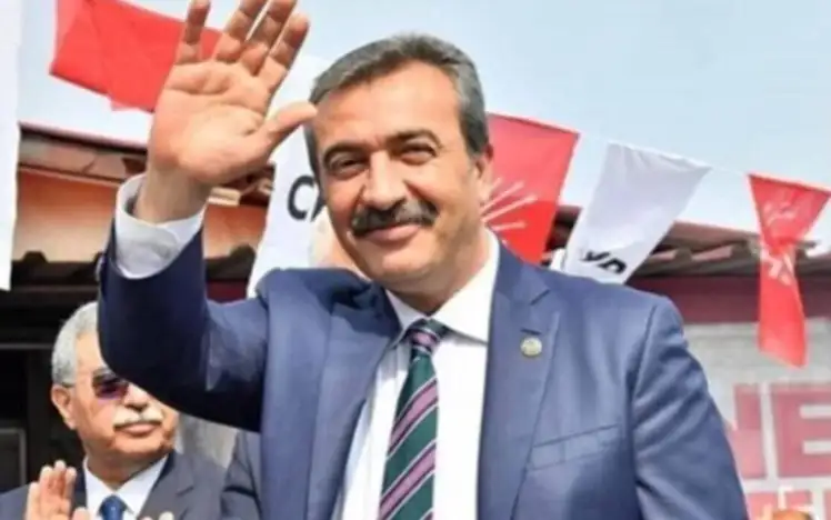 Adana Çukurova Belediye Başkanı Soner Çetin, 13 Şubat’ta CHP’den istifa ettiğini duyurdu. Çetin, gerekçe olarak aday belirleme sürecinde yaşanan sorunları gösterdi. İYİ Parti’ye katılan Çetin, İYİ Parti Çukurova adayı olarak açıklandı.

Son açıklanan CHP listesinde Çukurova’dan CHP adayı Emrah Kozay oldu.