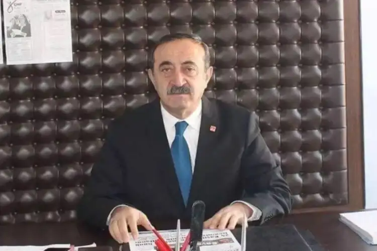 CHP'li Artvin'in Şavşat Belediye Başkanı Nihat Acar, 21 Ocak'ta partisinden istifa etti.
Sosyal medya hesabından paylaşım yaparak siyasi baskıya maruz kaldığını belirten Acar, "Cumhuriyet Halk Partisi ilçe yönetim kurulunun ihanetine uğradım" dedi.

CHP, Şavşat Belediye Başkan adayı olarak Hakan Gazioğlu’nu duyurdu.