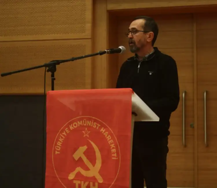 Türkiye Komünist Hareketi’nin (TKH)  İBB Başkan Adayı geri dönüşüm işçisi  Ziya İncedere oldu. 

Partisinin aday tanıtım toplantısında konuşan İncedere, "Patronlarda gökdelenlerde yaşayıp sefa sürerken milyonlarca işçinin, emekçinin sefalet içinde yaşamasını kabul etmiyorum. Emekçiler İstanbul’da düzen güçlerine mahkûm değildir" şeklinde konuştu.
