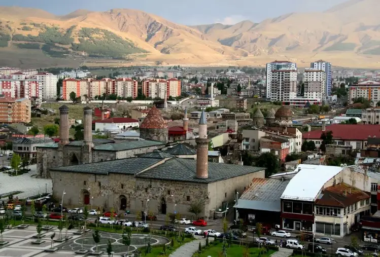 6 - ERZURUM
450 bin 286 kişi