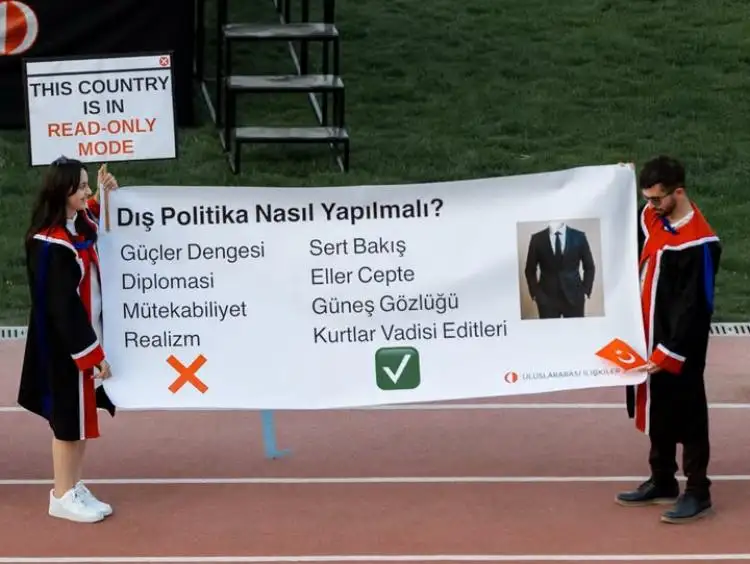 Dış politikayı Kurtlar vadisi edit izleyen gençler yönetecek ! Titre İsrail, kork Amerika, yandın Almanya