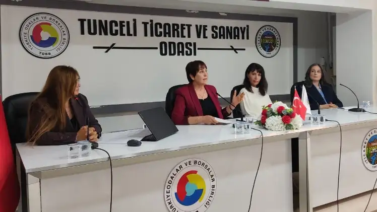 'Zirvede Kadın Var'da gazeteci Hüsniye Karakoyun konuştu